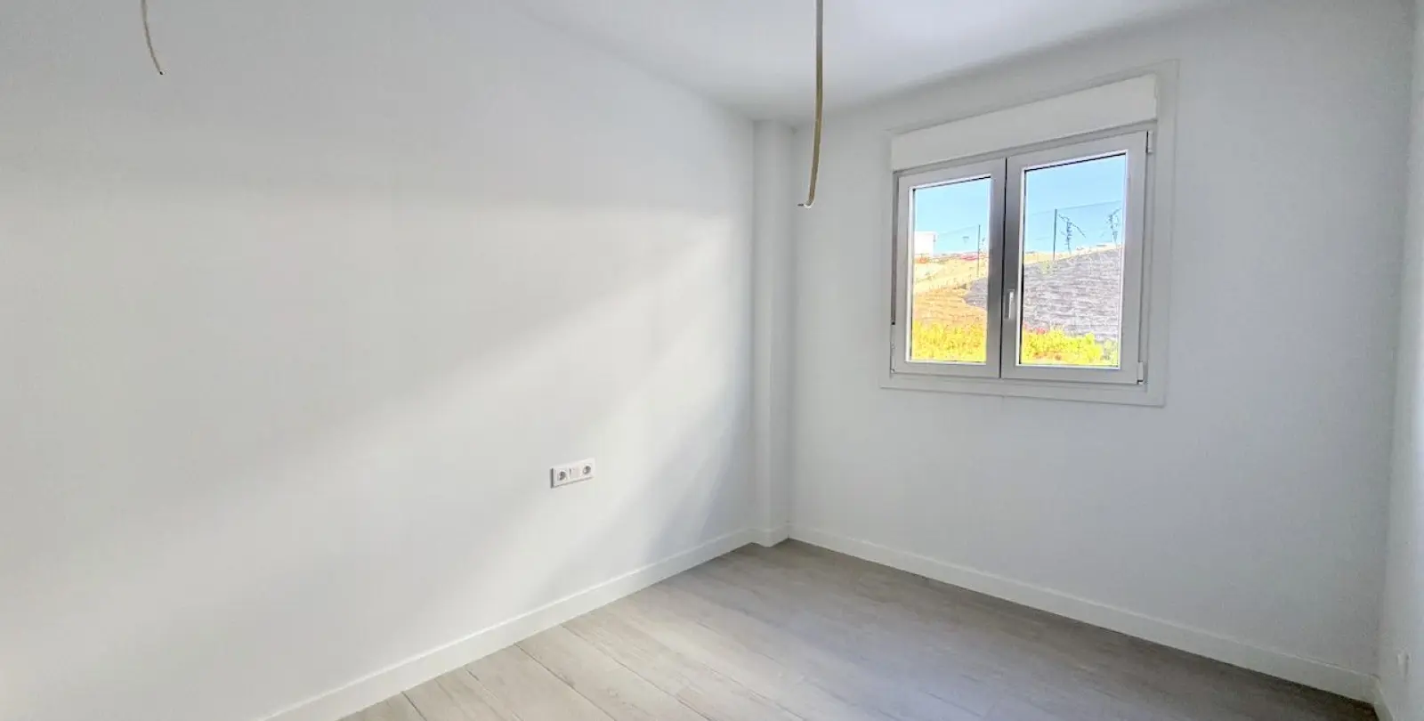 Sale of middle floor apartment in Estepona 3