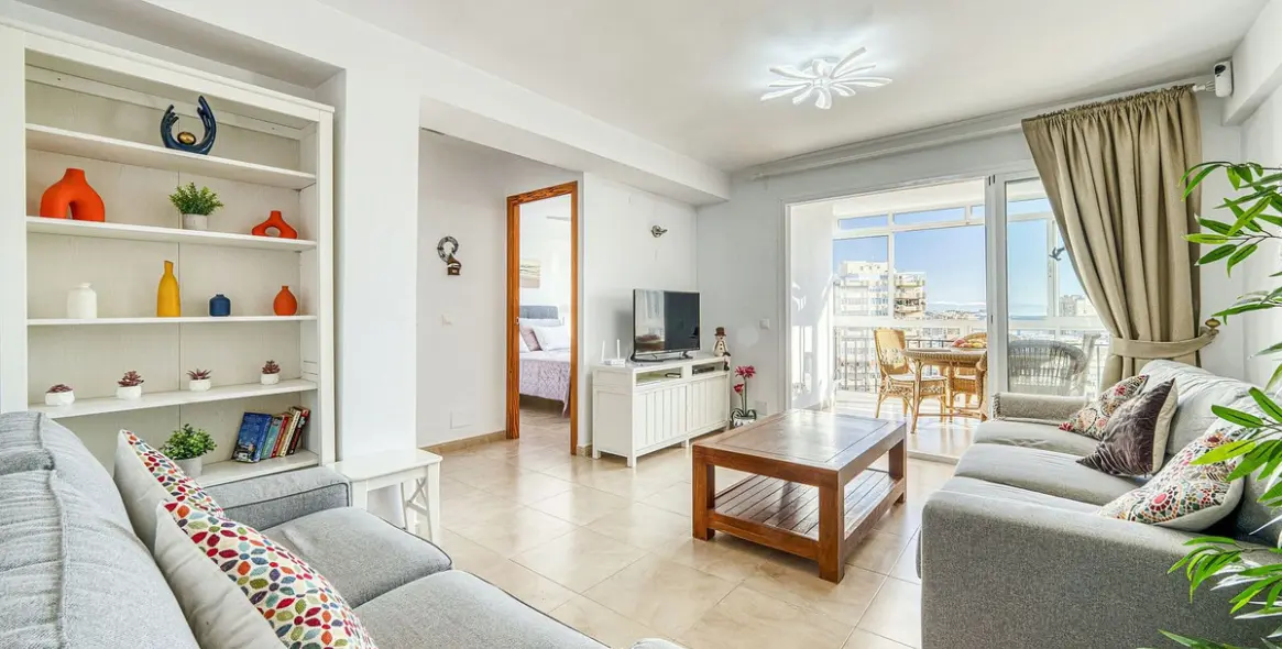 Sale of middle floor apartment in Los Boliches 2