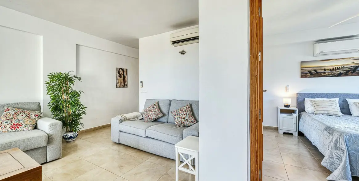 Sale of middle floor apartment in Los Boliches 5