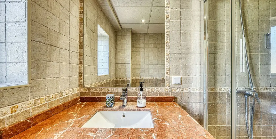 Sale of middle floor apartment in Los Boliches 12