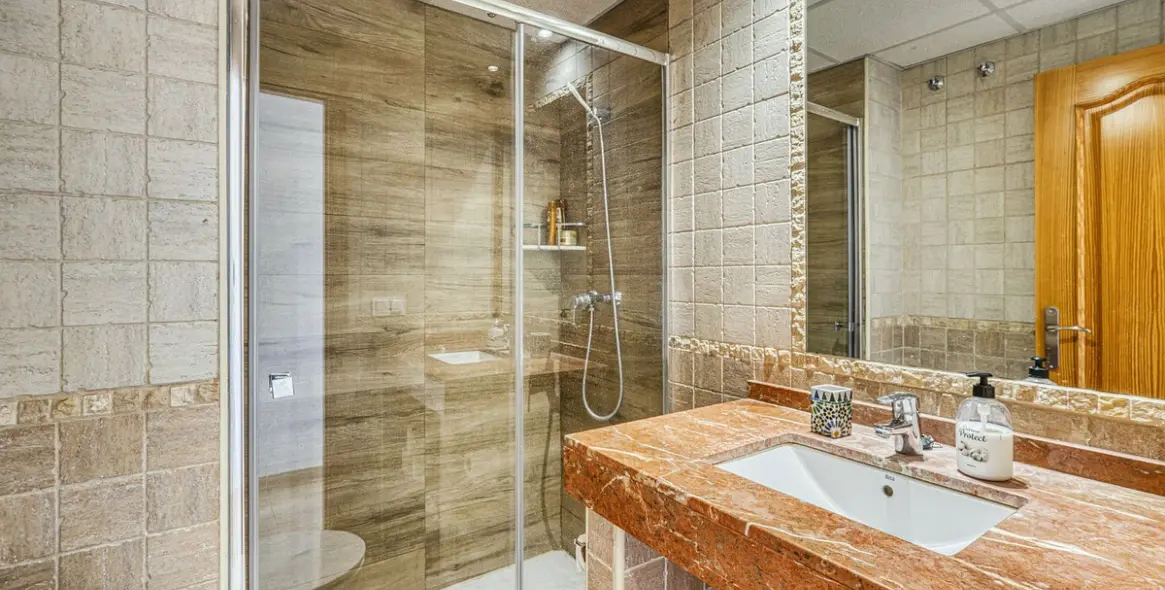 Sale of middle floor apartment in Los Boliches 16