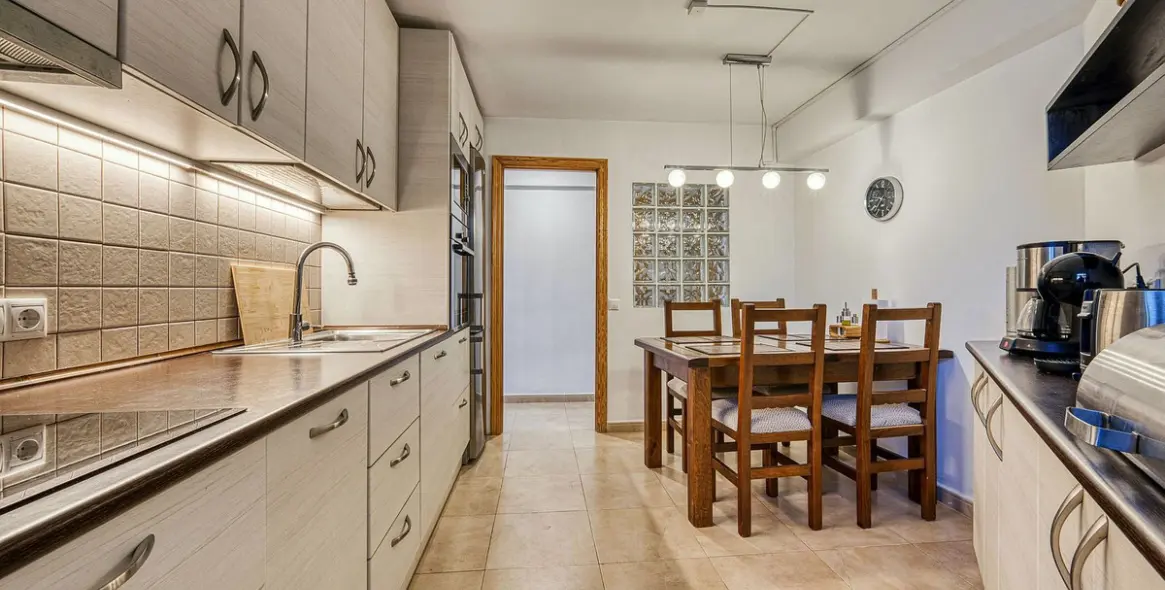 Sale of middle floor apartment in Los Boliches 21