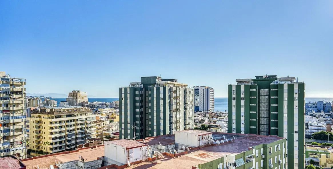 Sale of middle floor apartment in Los Boliches 25