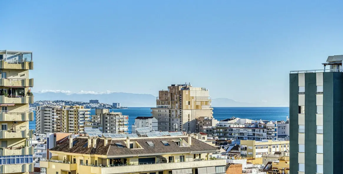 Sale of middle floor apartment in Los Boliches 26