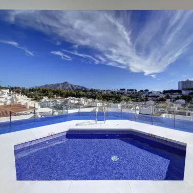 Продажа апартаментов на среднем этаже в Nueva Andalucía