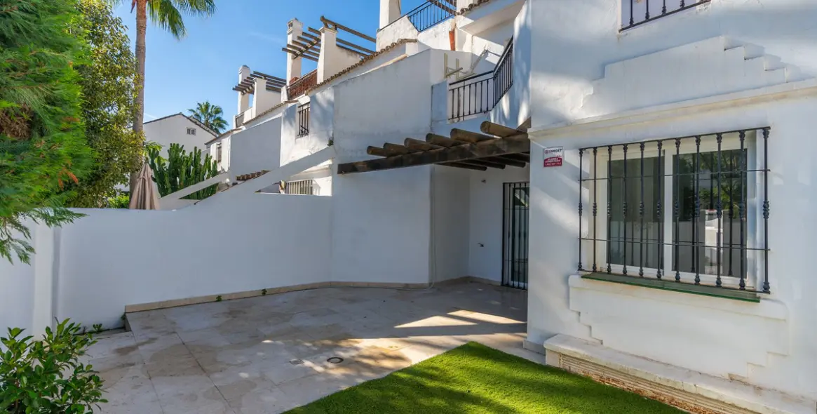 Продажа таунхауса в Nueva Andalucía (район Nueva Andalucía) 1
