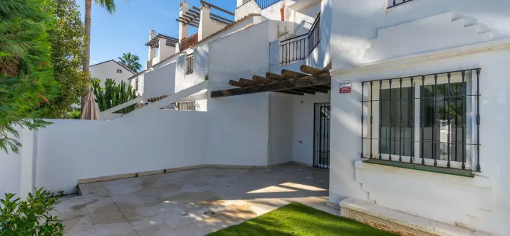 Таунхаус R5236078 0