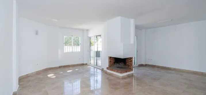 Таунхаус R5236078 4