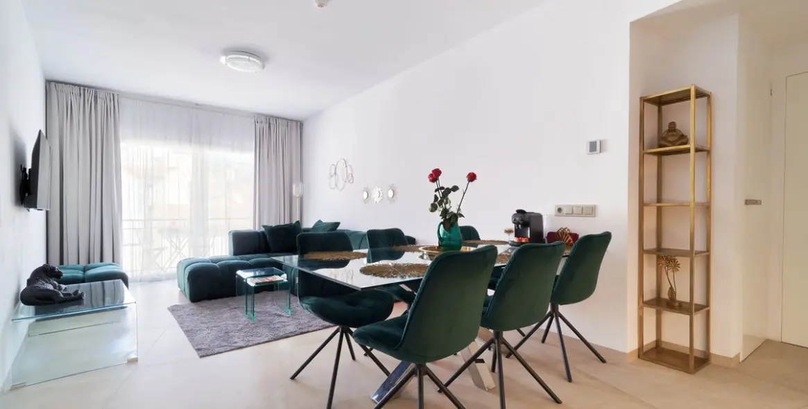 Sale of middle floor apartment in Marbella 1