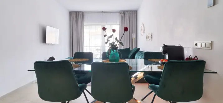 Venta de apartamento en planta media en Marbella 1