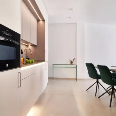 Venta de apartamento en planta media en Marbella