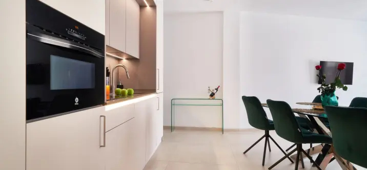 Venta de apartamento en planta media en Marbella 2