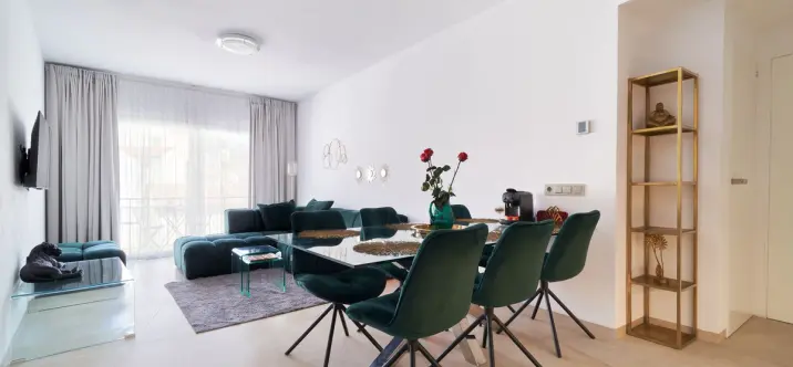 Venta de apartamento en planta media en Marbella 0