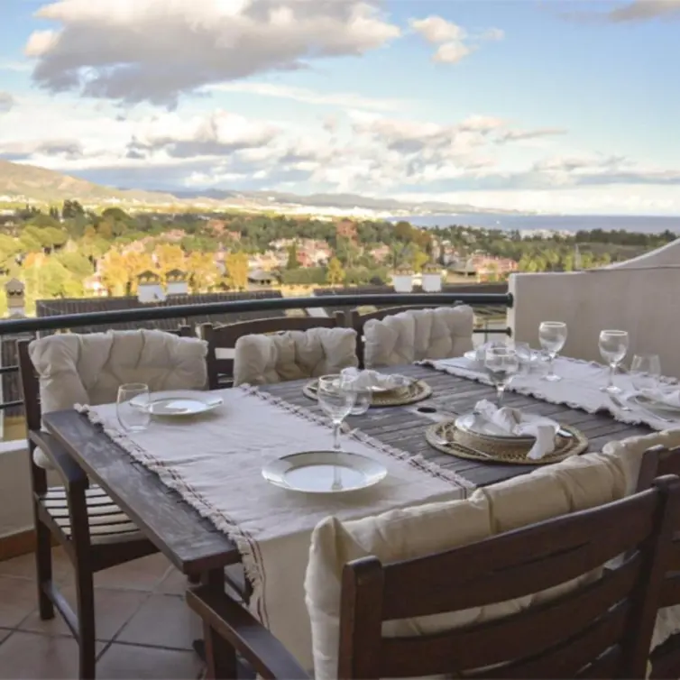 Sale of middle floor apartment in Marbella