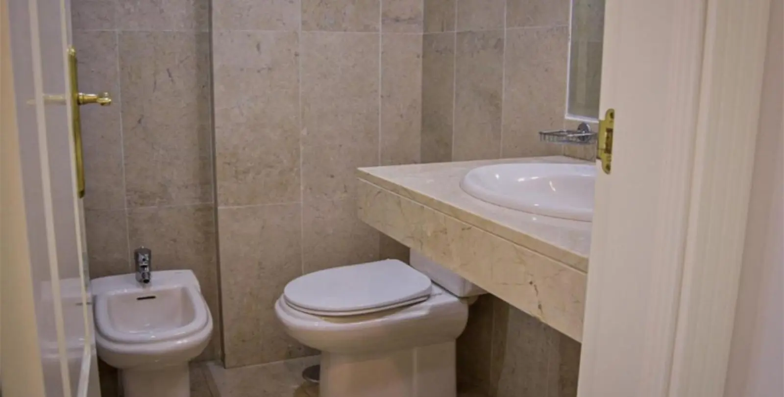 Sale of middle floor apartment in Marbella 11