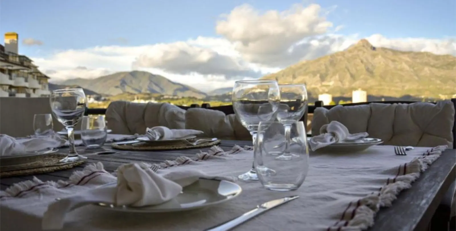 Sale of middle floor apartment in Marbella 12