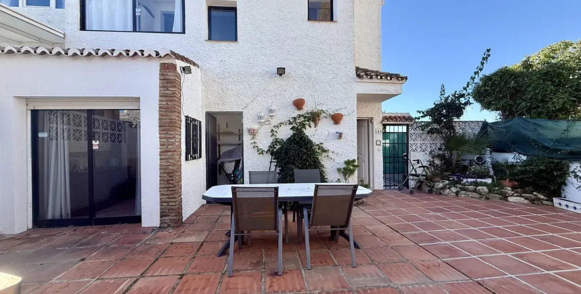 Sale of semi-detached house in Calypso 1