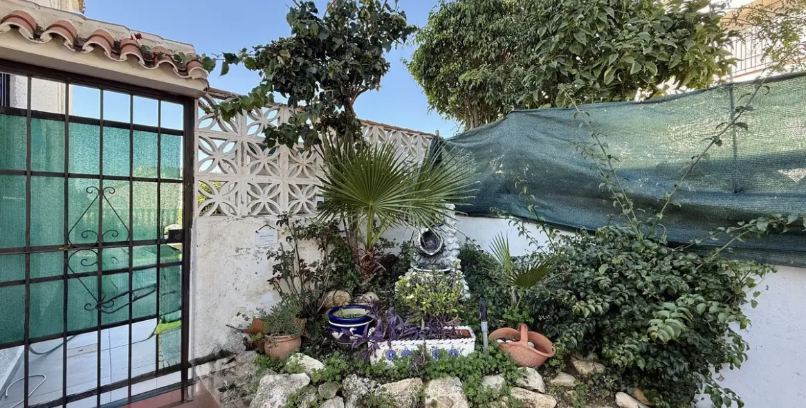 Sale of semi-detached house in Calypso 2