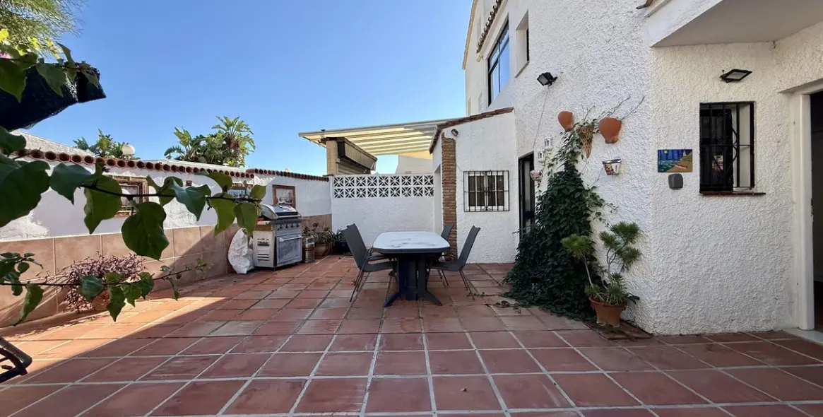 Sale of semi-detached house in Calypso 3
