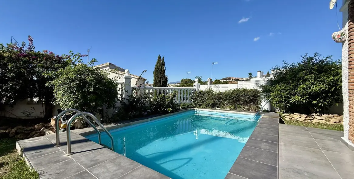 Sale of semi-detached house in Calypso 6