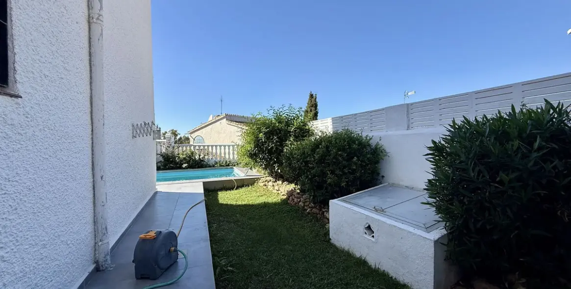Sale of semi-detached house in Calypso 8
