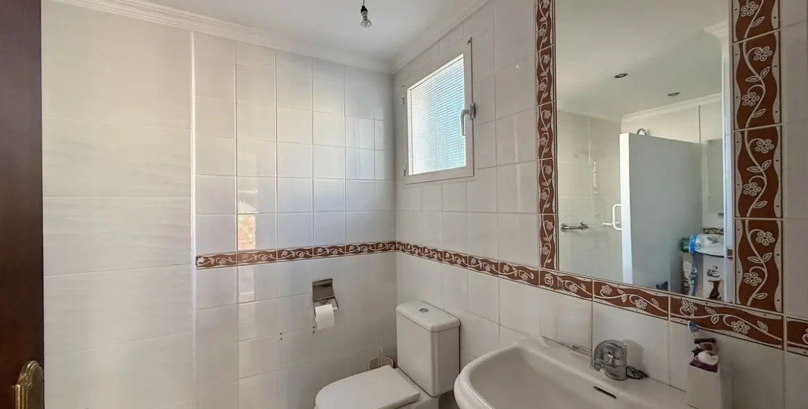 Sale of semi-detached house in Calypso 31