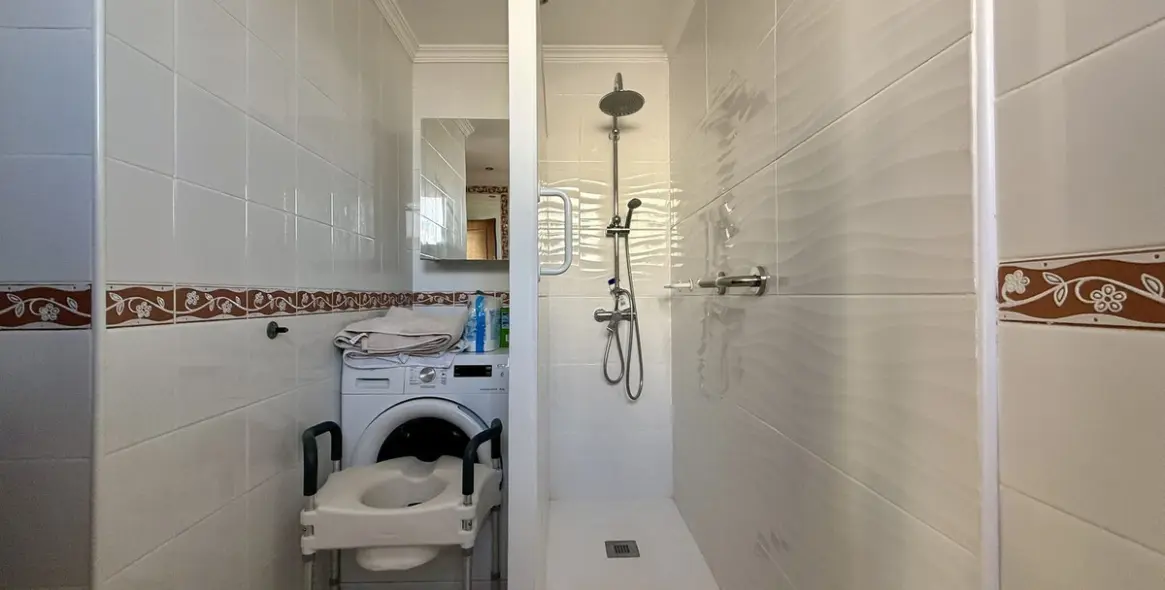 Sale of semi-detached house in Calypso 32