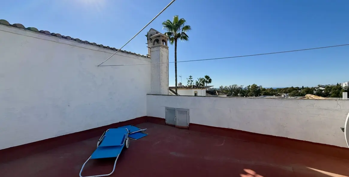Sale of semi-detached house in Calypso 33