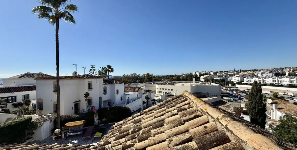 Sale of semi-detached house in Calypso 36