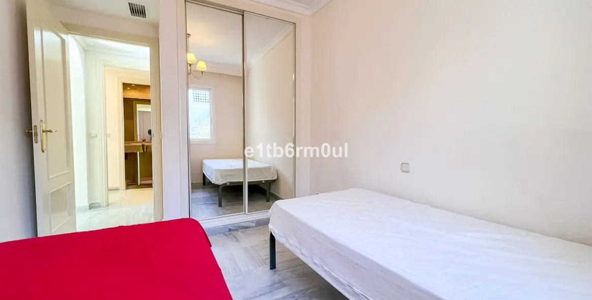 Sale of middle floor apartment in The Golden Mile 8