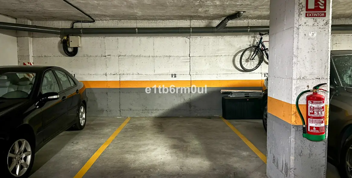 Sale of middle floor apartment in The Golden Mile 13