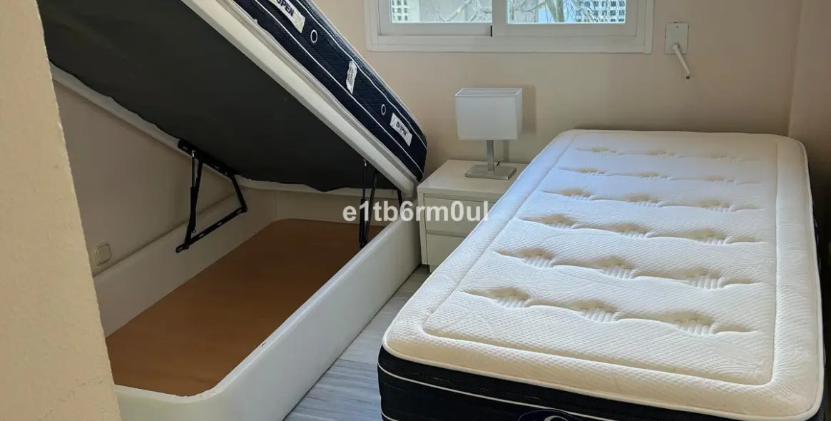 Sale of middle floor apartment in The Golden Mile 18