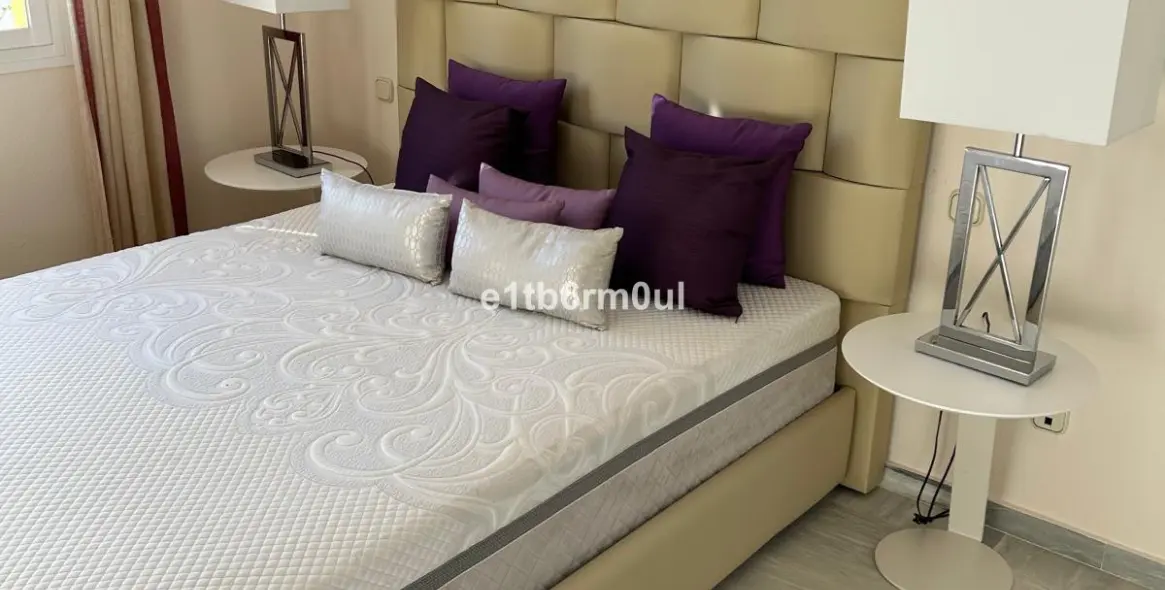 Sale of middle floor apartment in The Golden Mile 19