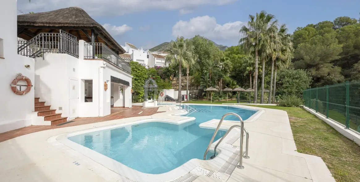 Sale of townhouse in Istán 25