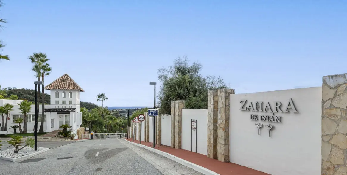 Sale of townhouse in Istán 28