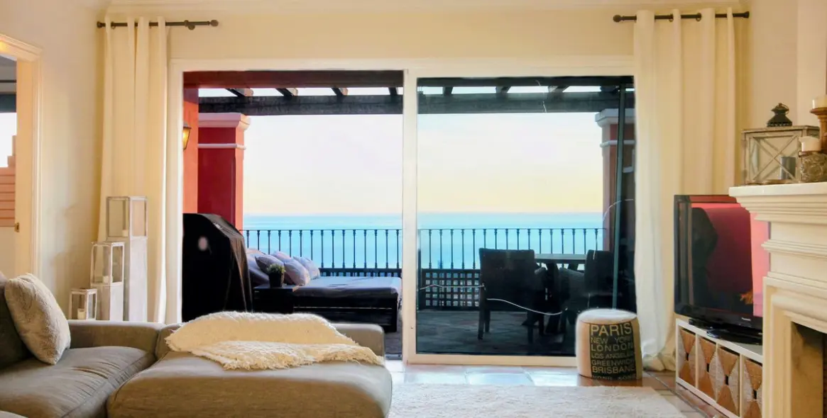 Sale of penthouse in Elviria 1