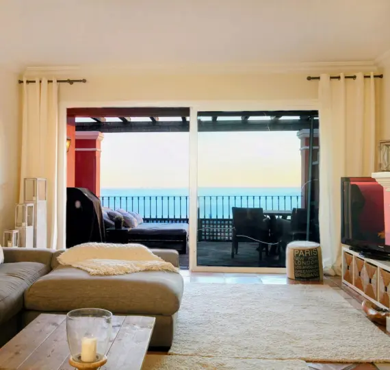 Sale of penthouse in Elviria