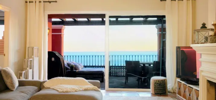 Sale of penthouse in Elviria 0