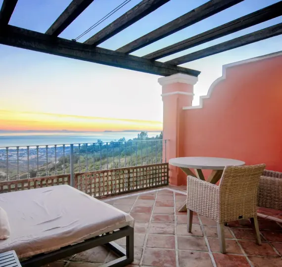 Sale of penthouse in Elviria