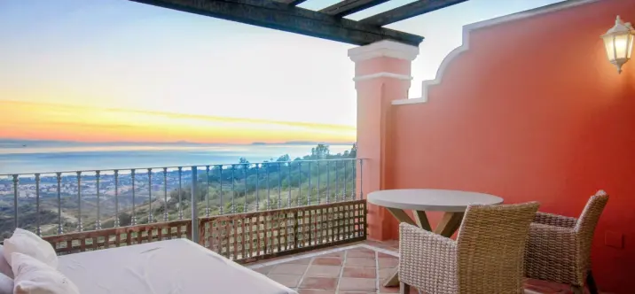 Sale of penthouse in Elviria 1