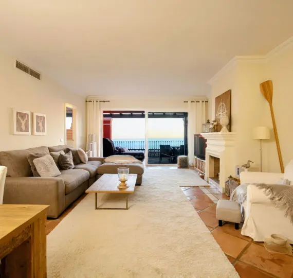 Sale of penthouse in Elviria