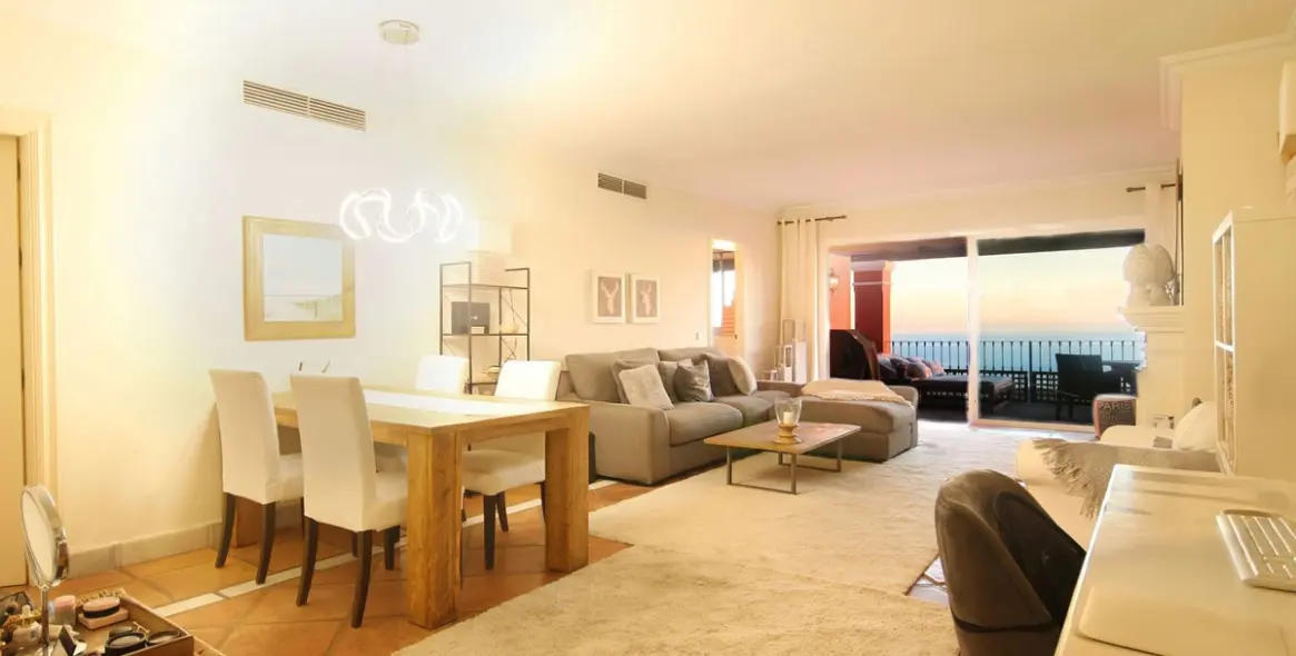 Sale of penthouse in Elviria 5