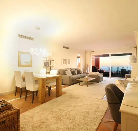 Sale of penthouse in Elviria