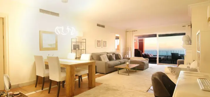 Sale of penthouse in Elviria 4