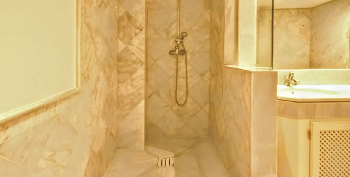 Sale of penthouse in Elviria 9