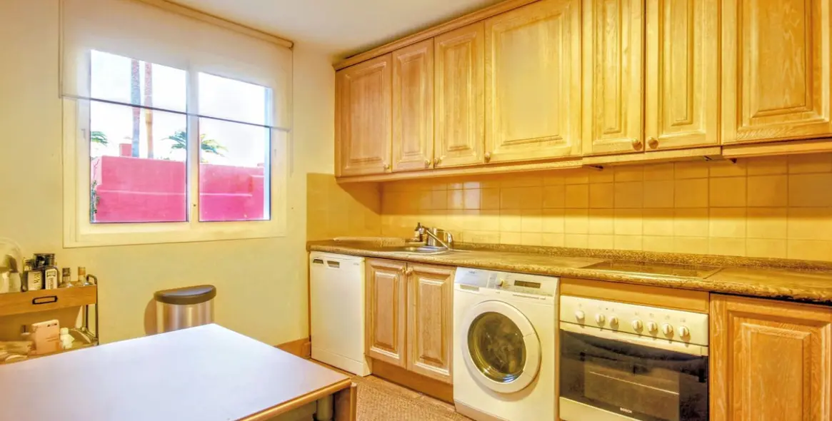 Sale of penthouse in Elviria 16