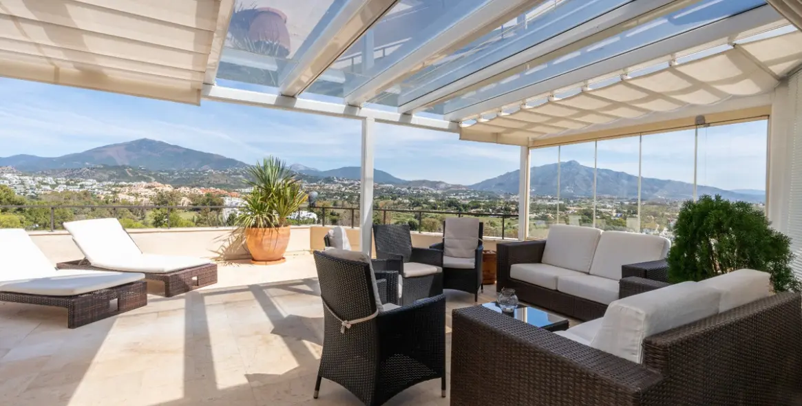 Sale of penthouse in Estepona (district Estepona) 1