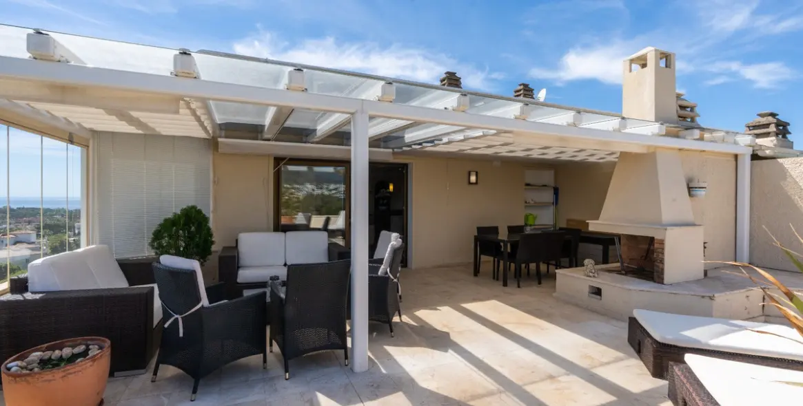 Sale of penthouse in Estepona (district Estepona) 2