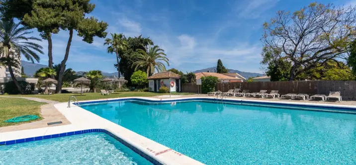 Penthouse R4902694 4