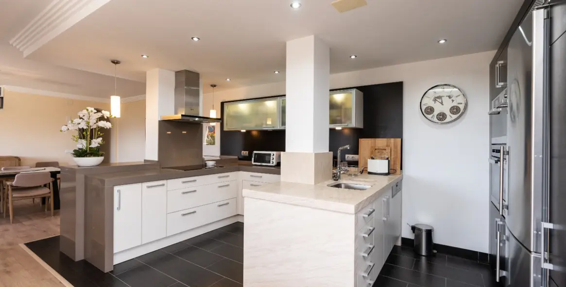 Sale of penthouse in Estepona (district Estepona) 9